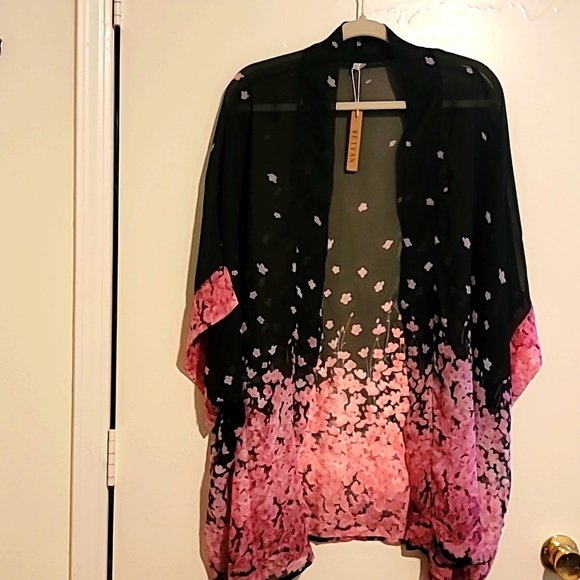 weiyan Tops - Nwt kimono